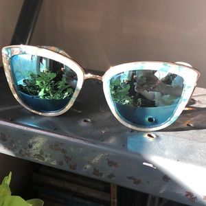 Mirrored lenses sunglasses!